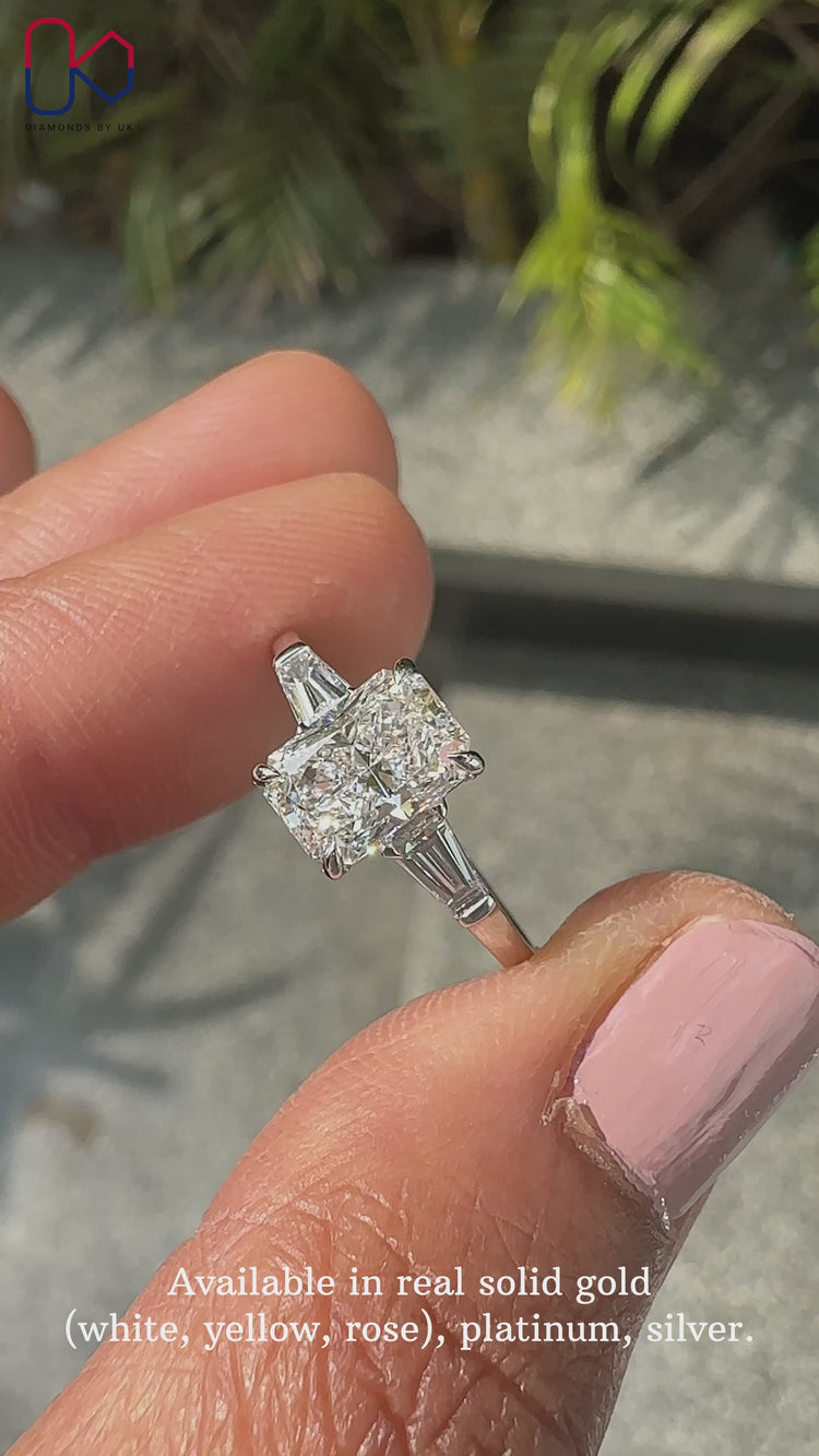 3 Stone Engagement Ring featuring a sparkling centre diamond.
