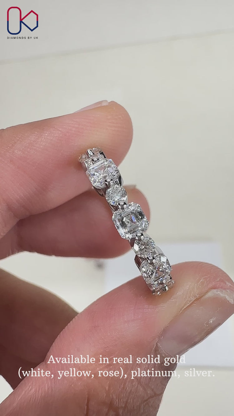 Round diamond wedding band featuring exquisite craftsmanship and sparkle.

