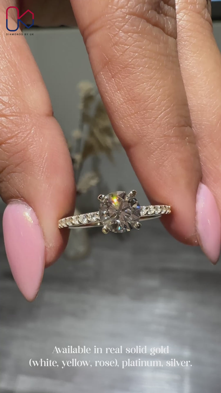 Four prong setting round diamond engagement ring.
