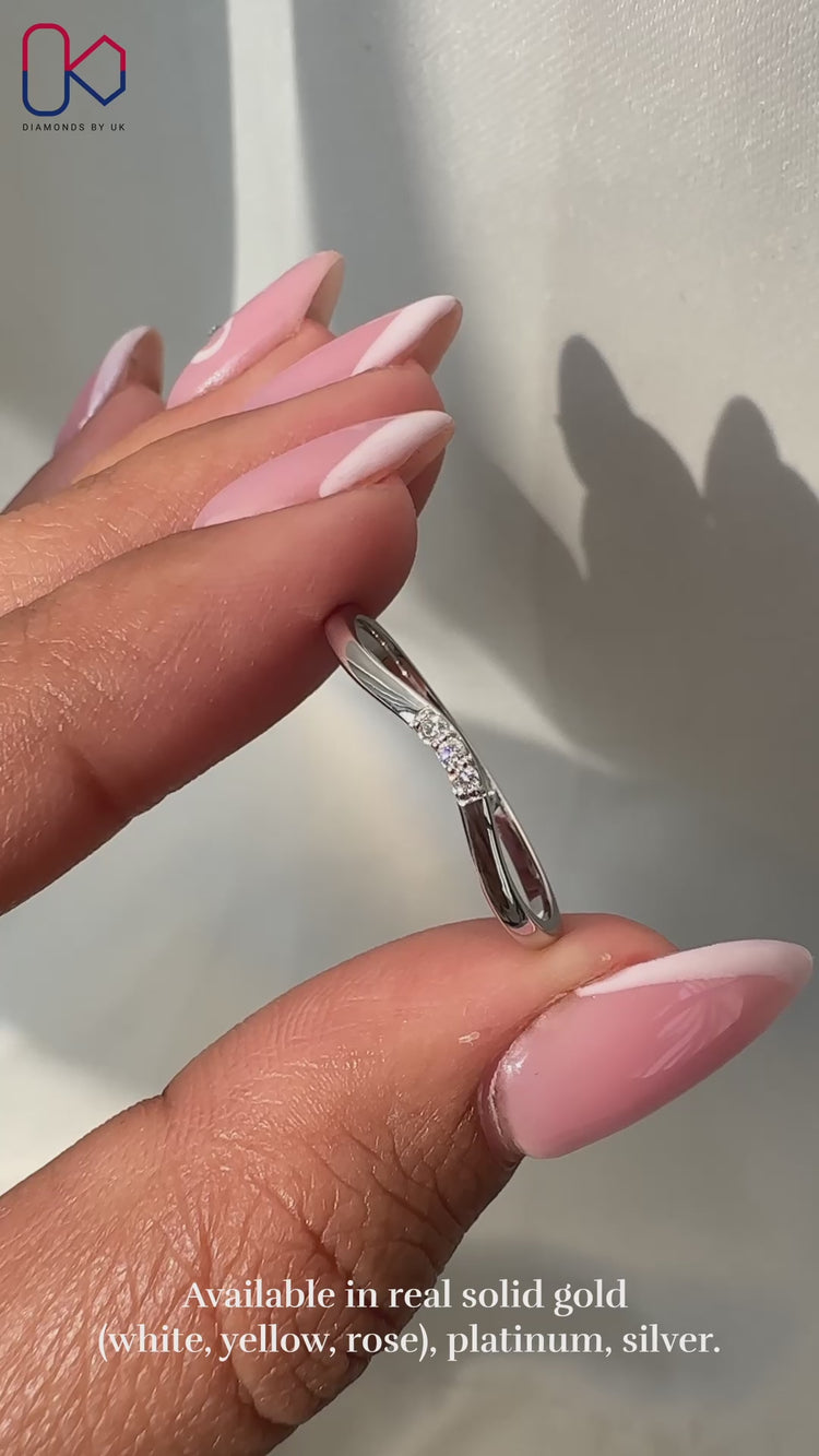 Round diamond band featuring brilliant sparkle.
