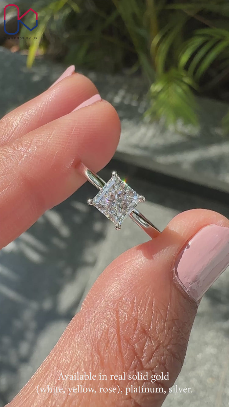 4 prong setting on tapered shank ring.
