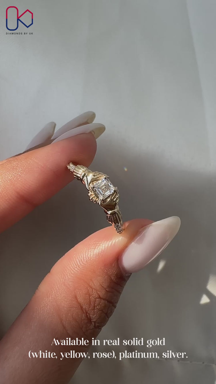 Asscher cut diamond ring in yellow gold
