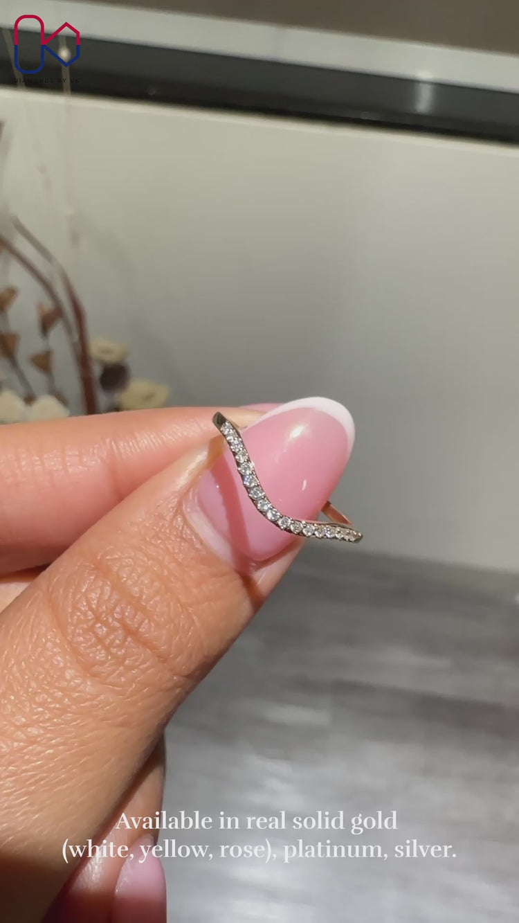 Round diamond wedding band crafted in yellow gold.
