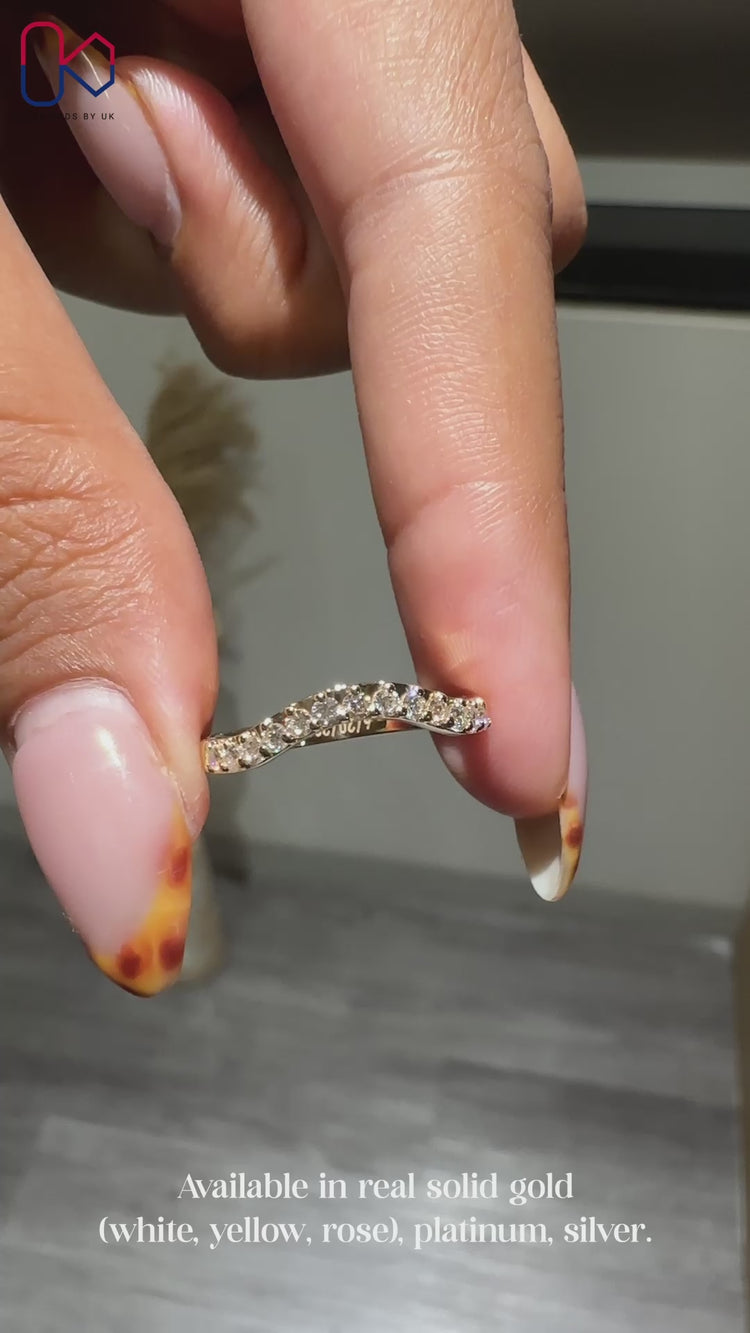 U shaped wedding band in yellow gold wedding band.
