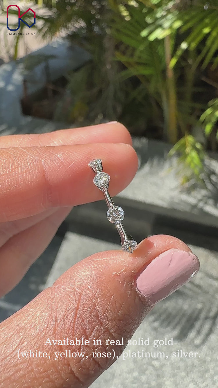 Round diamond band for a sparkling and classic look.
