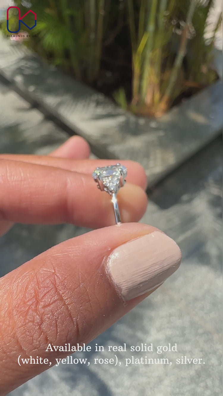 Round side stone details complement the elegance of the Oval Diamond Engagement Ring.
