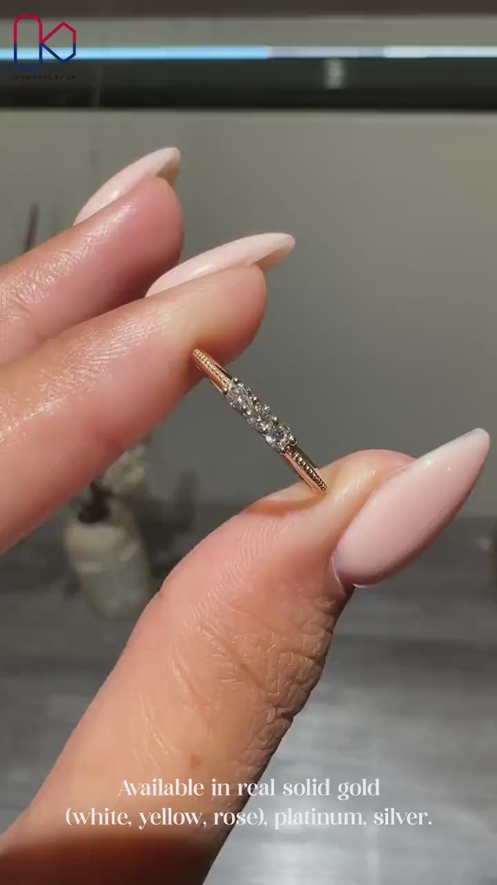 Milgrain setting on yellow gold wedding band.
