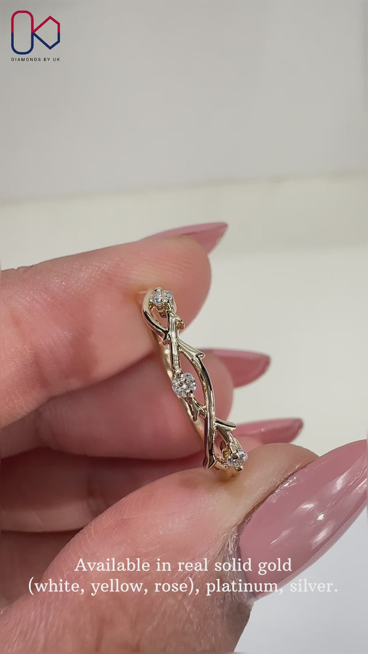 A round diamond wedding band crafted with precision, featuring a timeless design.
