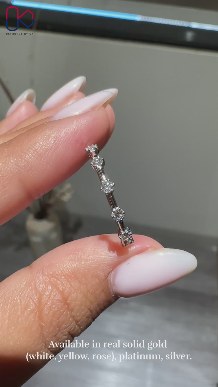 Round diamond distance pave band in white gold.
