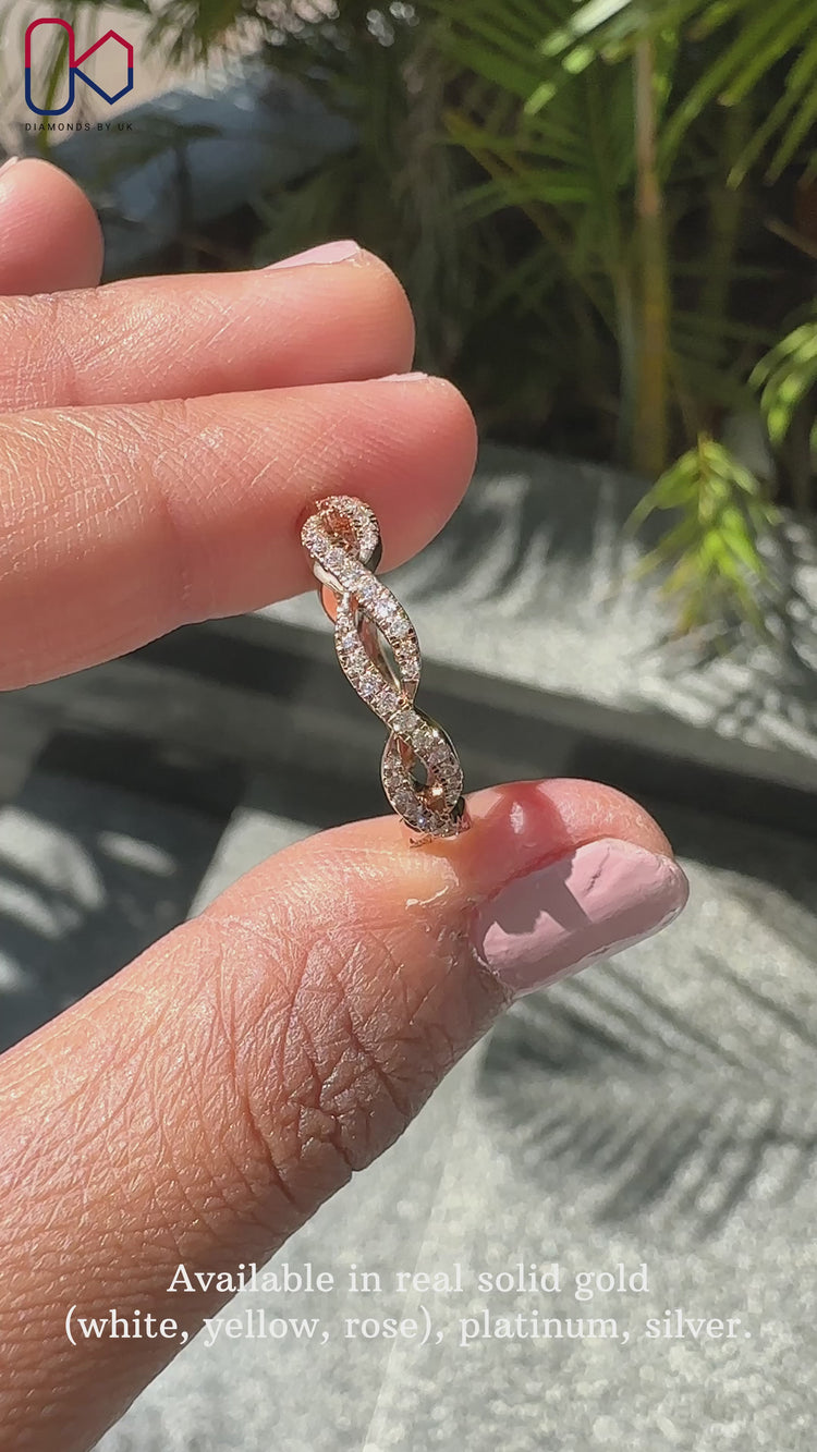 Rose gold wedding band paired with Lab Grown Diamond style.