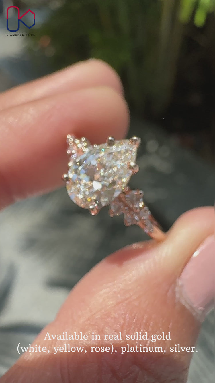 Round Cut Diamond set in a classic, timeless band.

