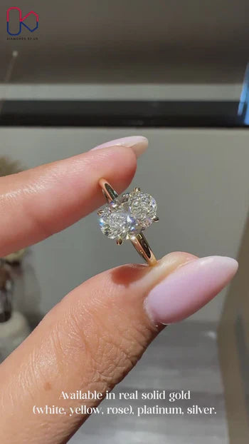 Solitaire setting with oval cut centre diamond.
