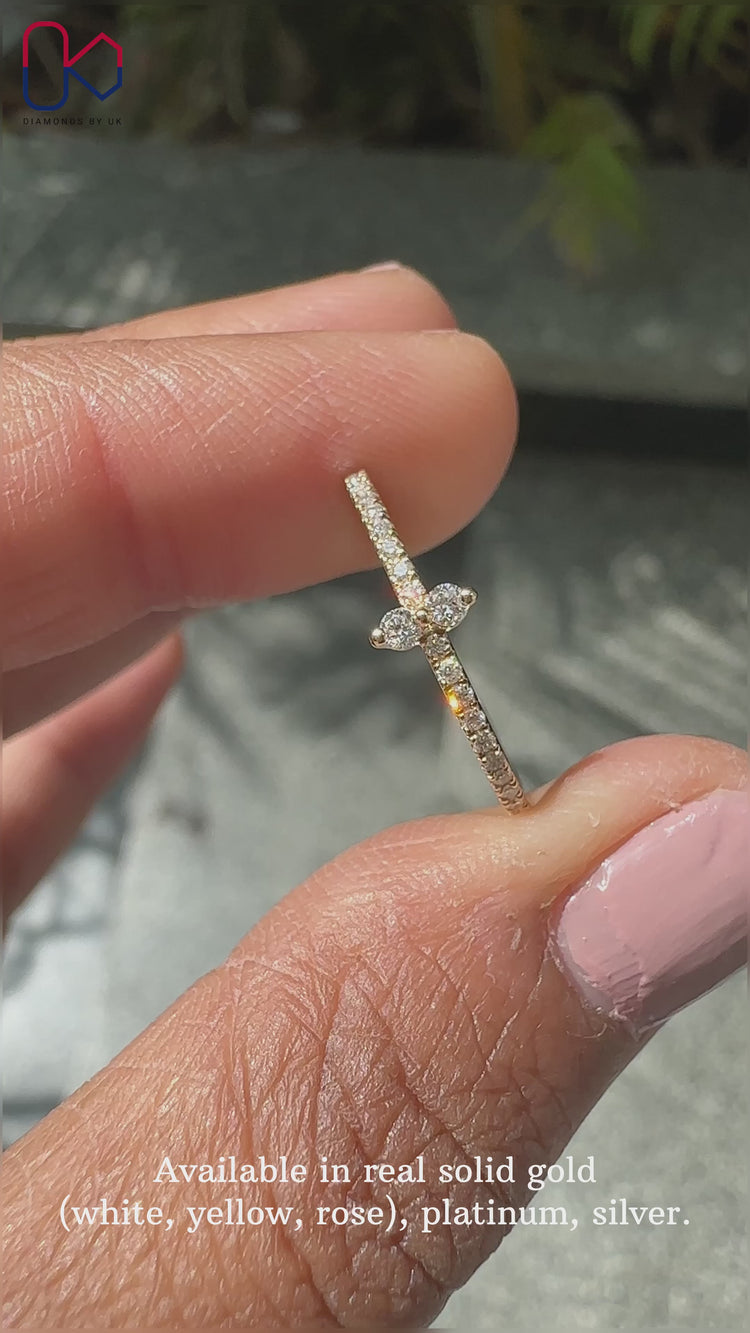 A round diamond wedding band crafted with elegance and timeless beauty.
