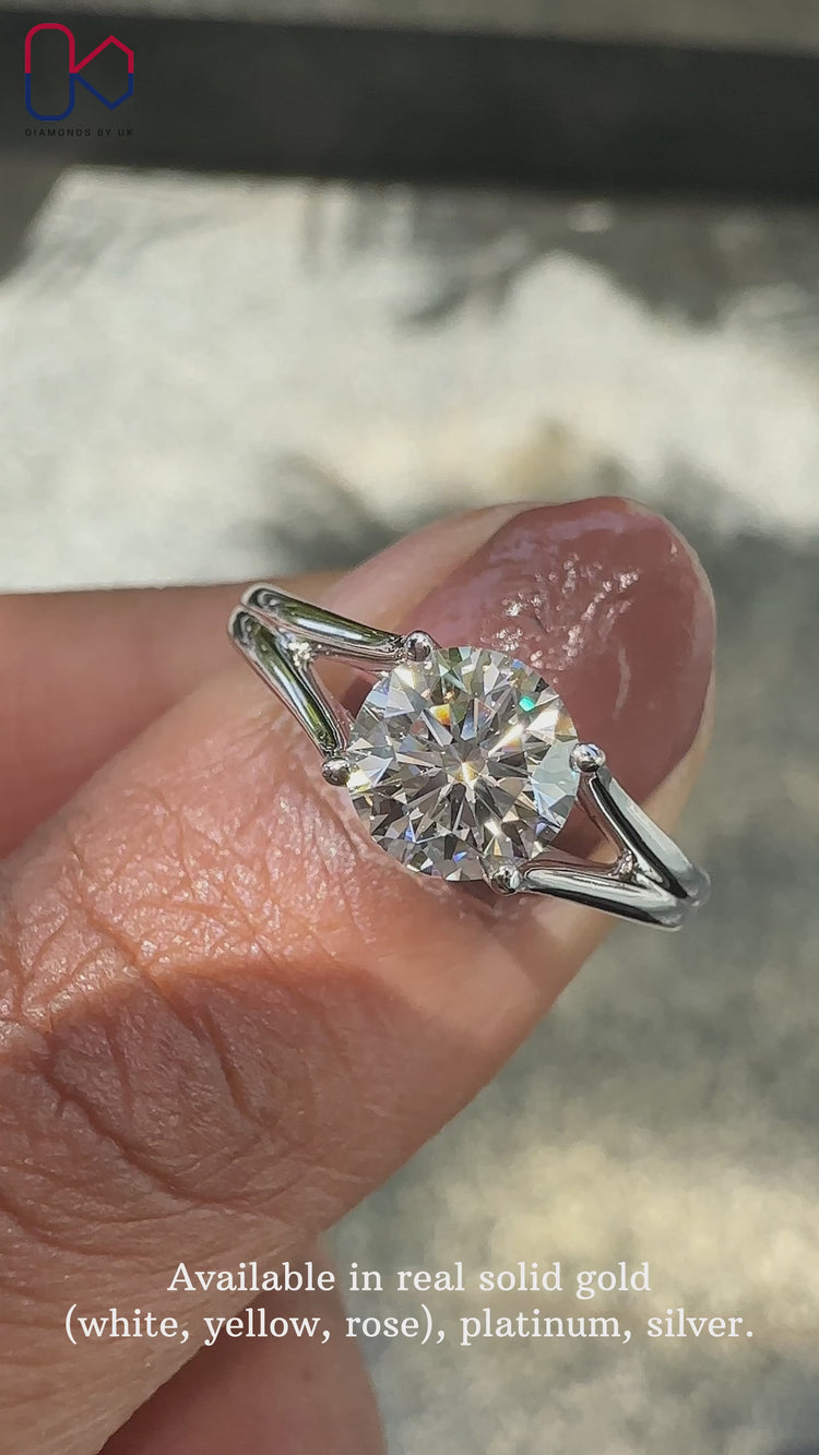 Round Diamond Engagement Ring set for a timeless look.