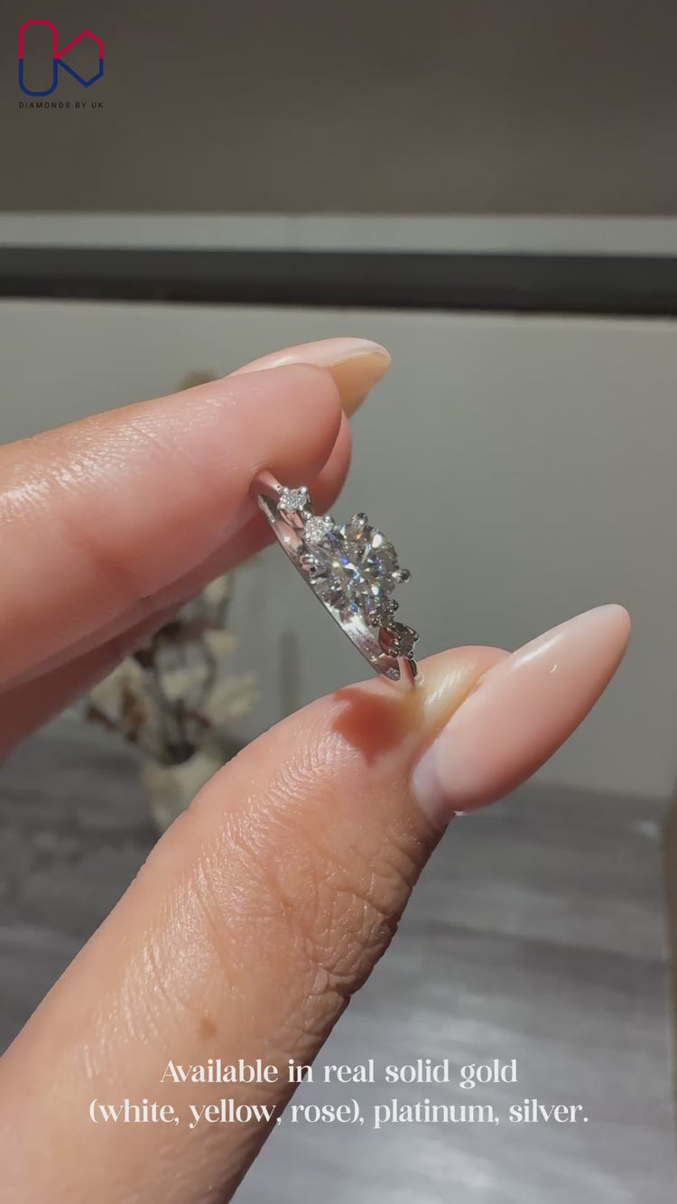 Elegant 5-stone diamond ring in white gold for a classic look.
