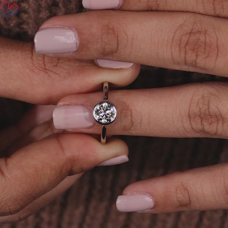Round diamond ring with a stunning, brilliant cut.
