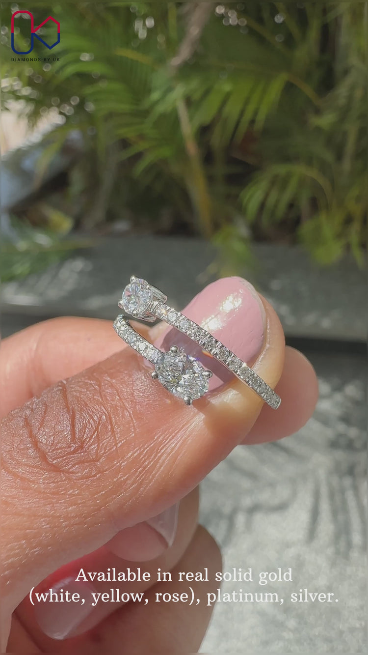 Open gap ring with a unique and modern look.
