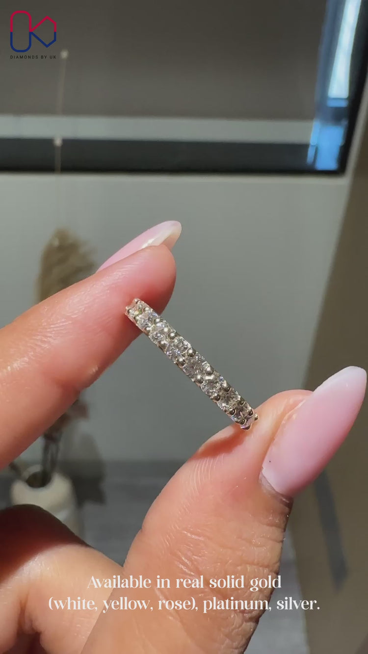 Round diamond wedding band in yellow gold.
