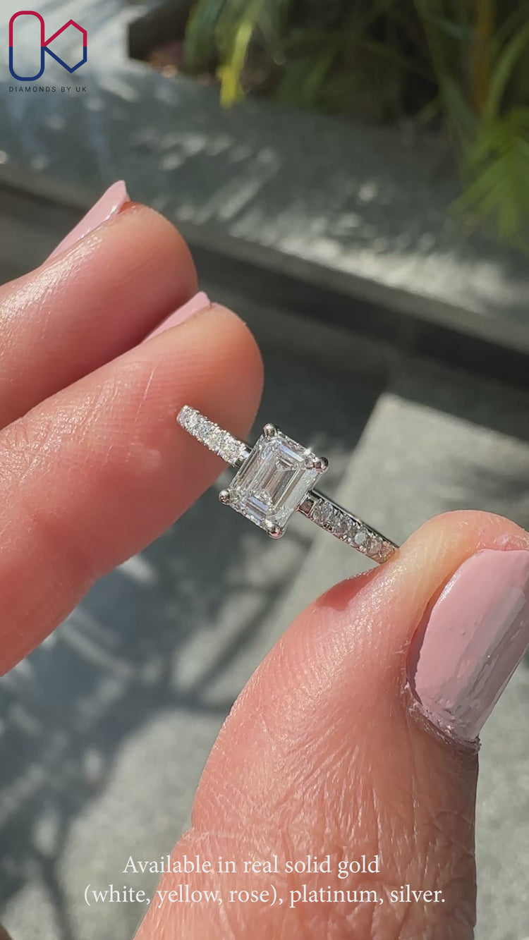 4 prong setting on white gold diamond ring.
