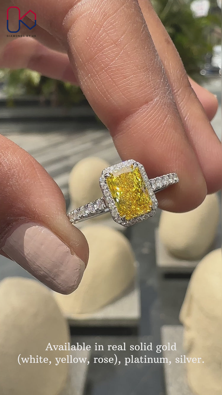 Radiant cut diamond ring in white gold.
