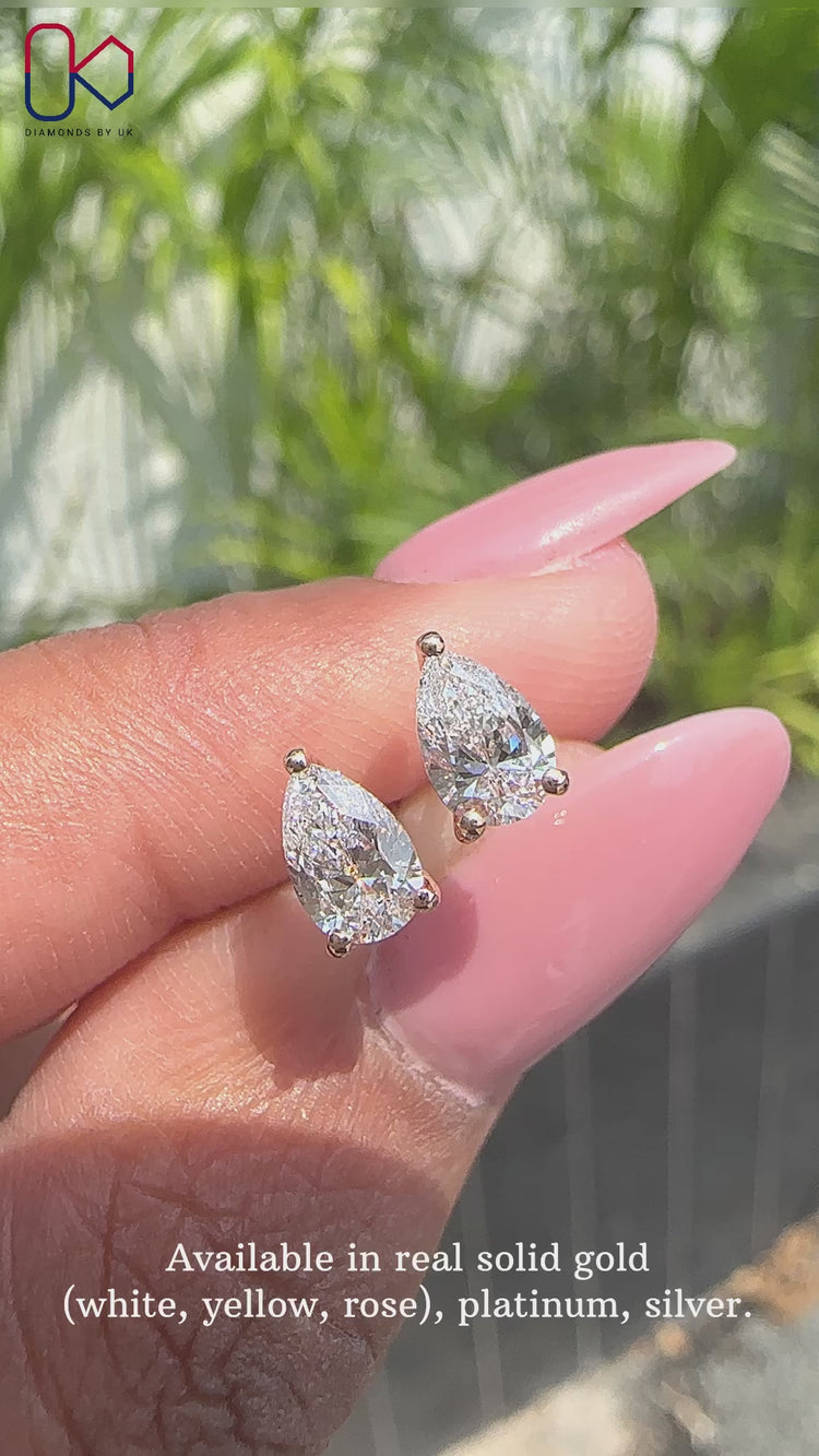 Classic diamond stud earrings that add elegance to your jewellery collection.
