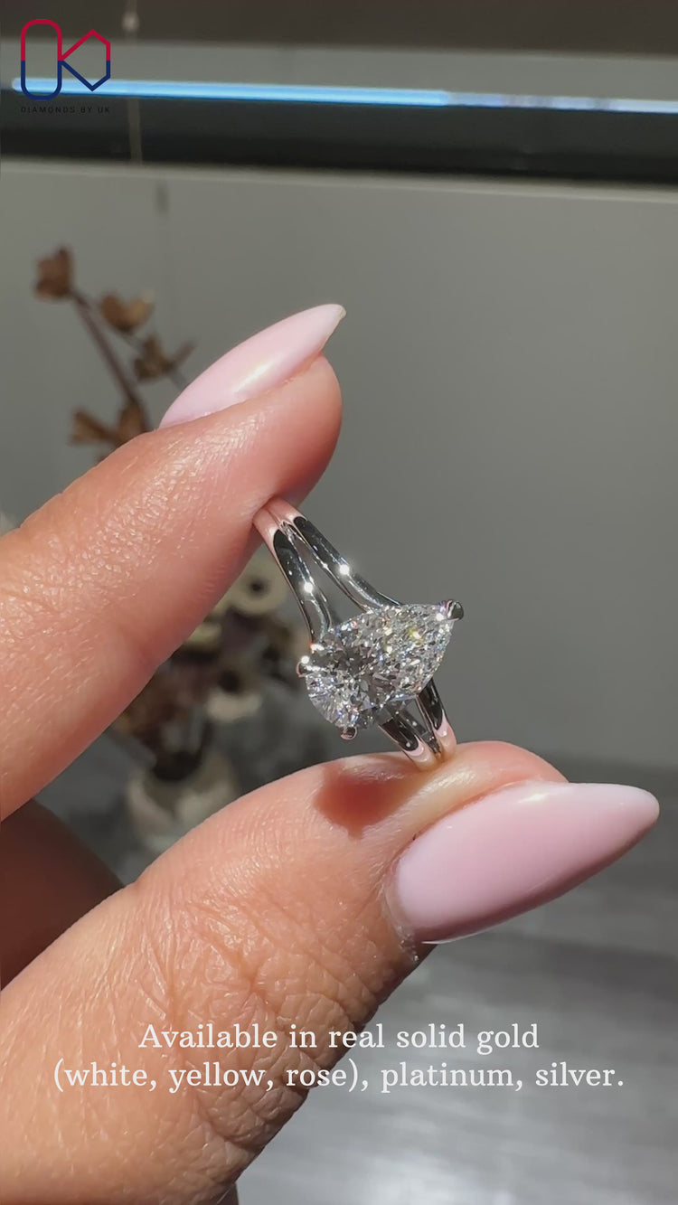 Elegant split shank ring for a modern look.
