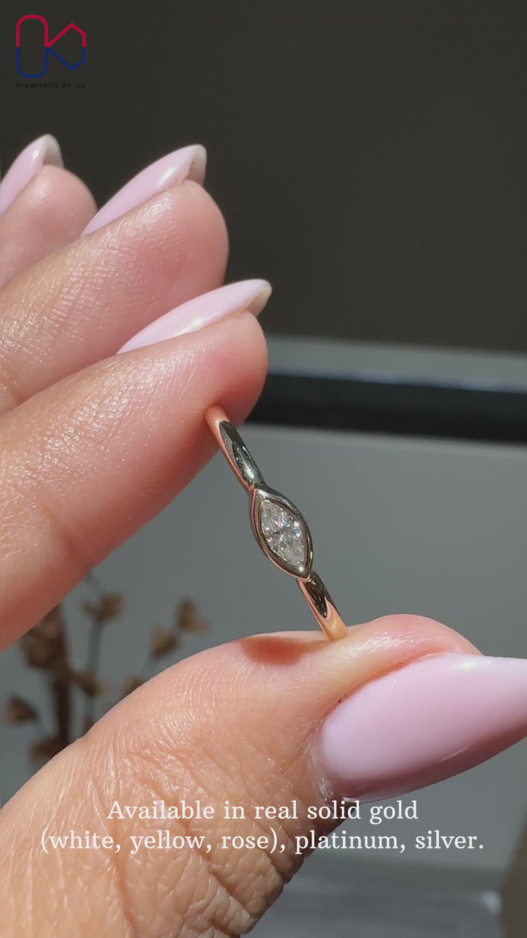 Bezel setting ring with a lab-grown diamond
