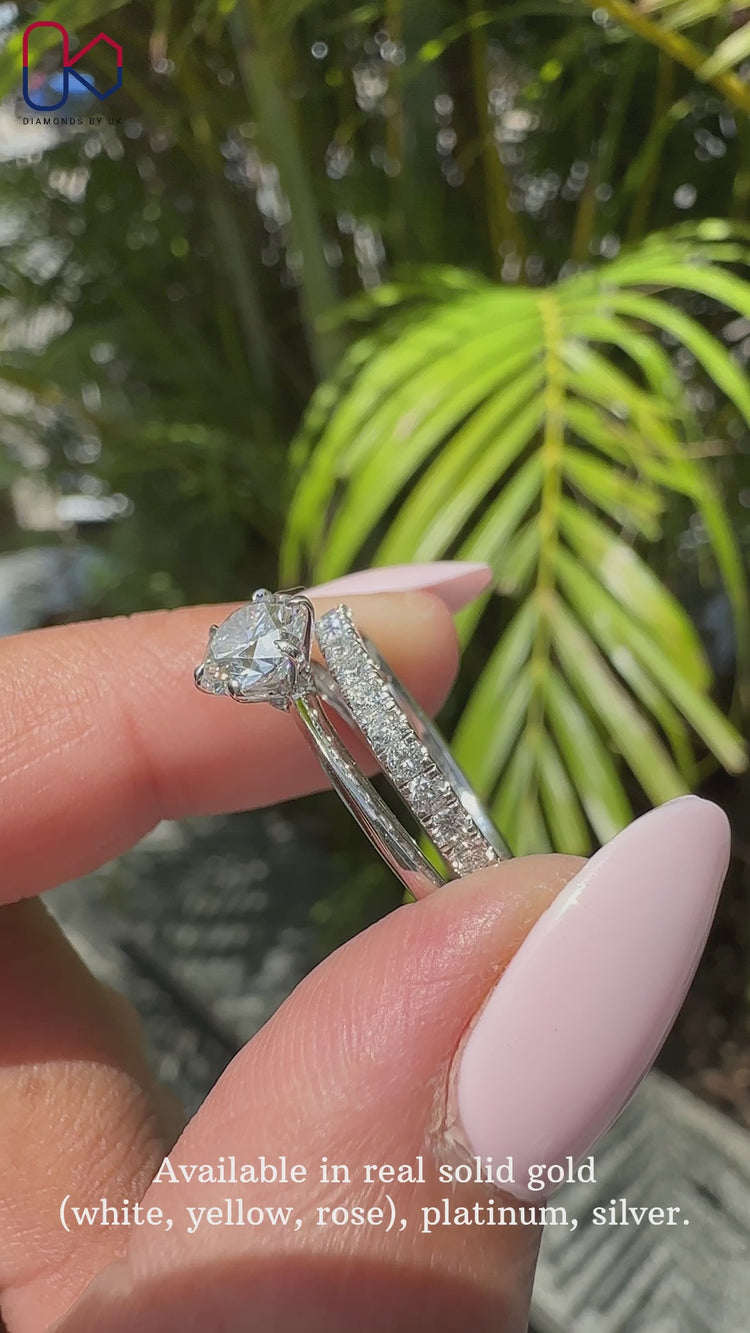 Round brilliant cut diamond set in an elegant solitaire setting.
