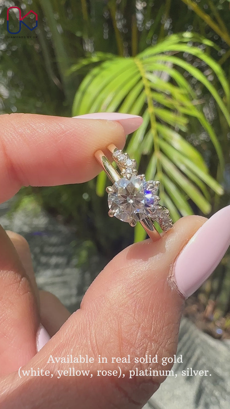 Round cut ring with claw prong setting and prong setting band in yellow gold.
