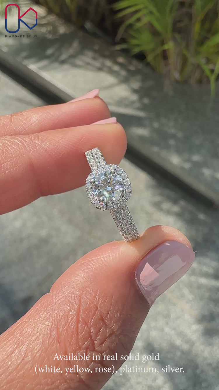 Round diamond engagement ring with a classic, timeless appeal.
