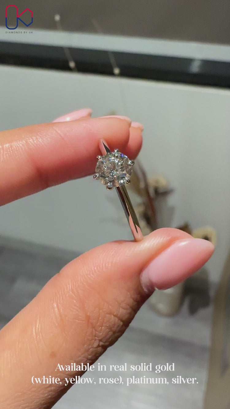Solitaire diamond ring with round brilliant cut diamond.
