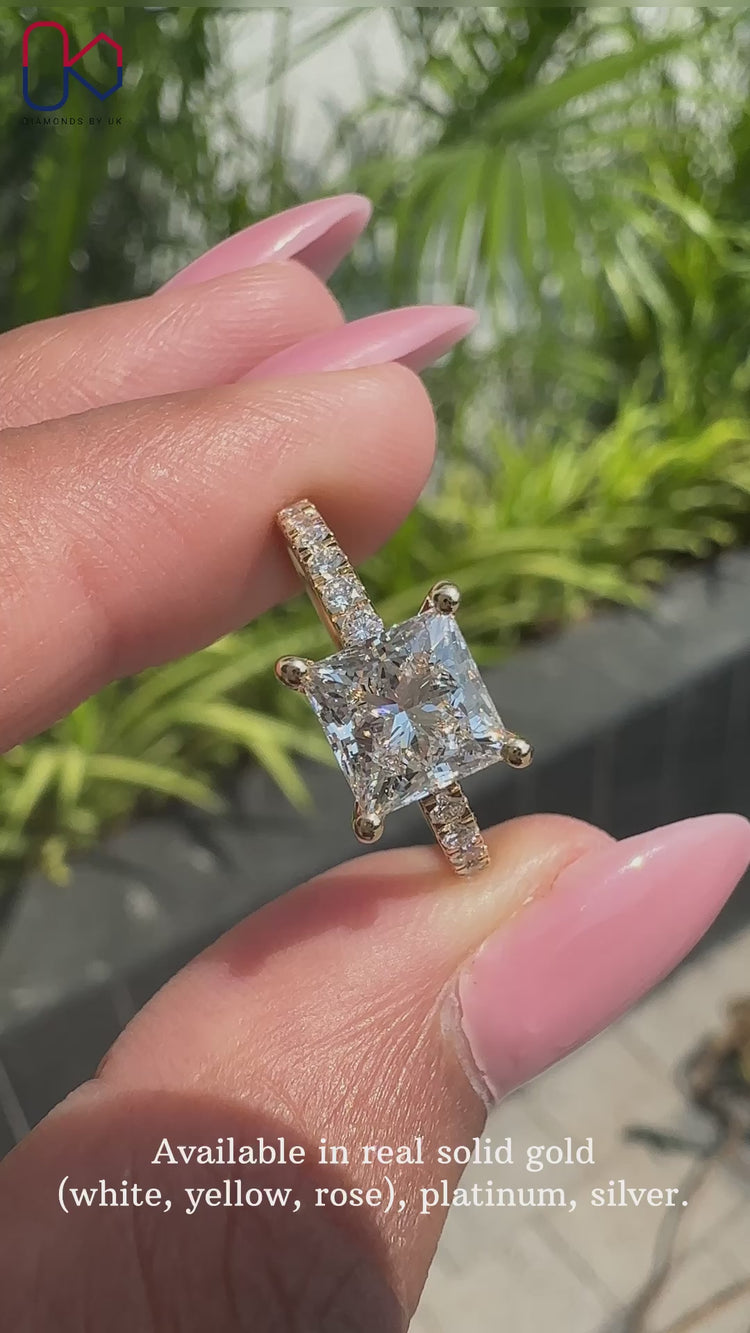 Elegant pave setting ring for a timeless look.
