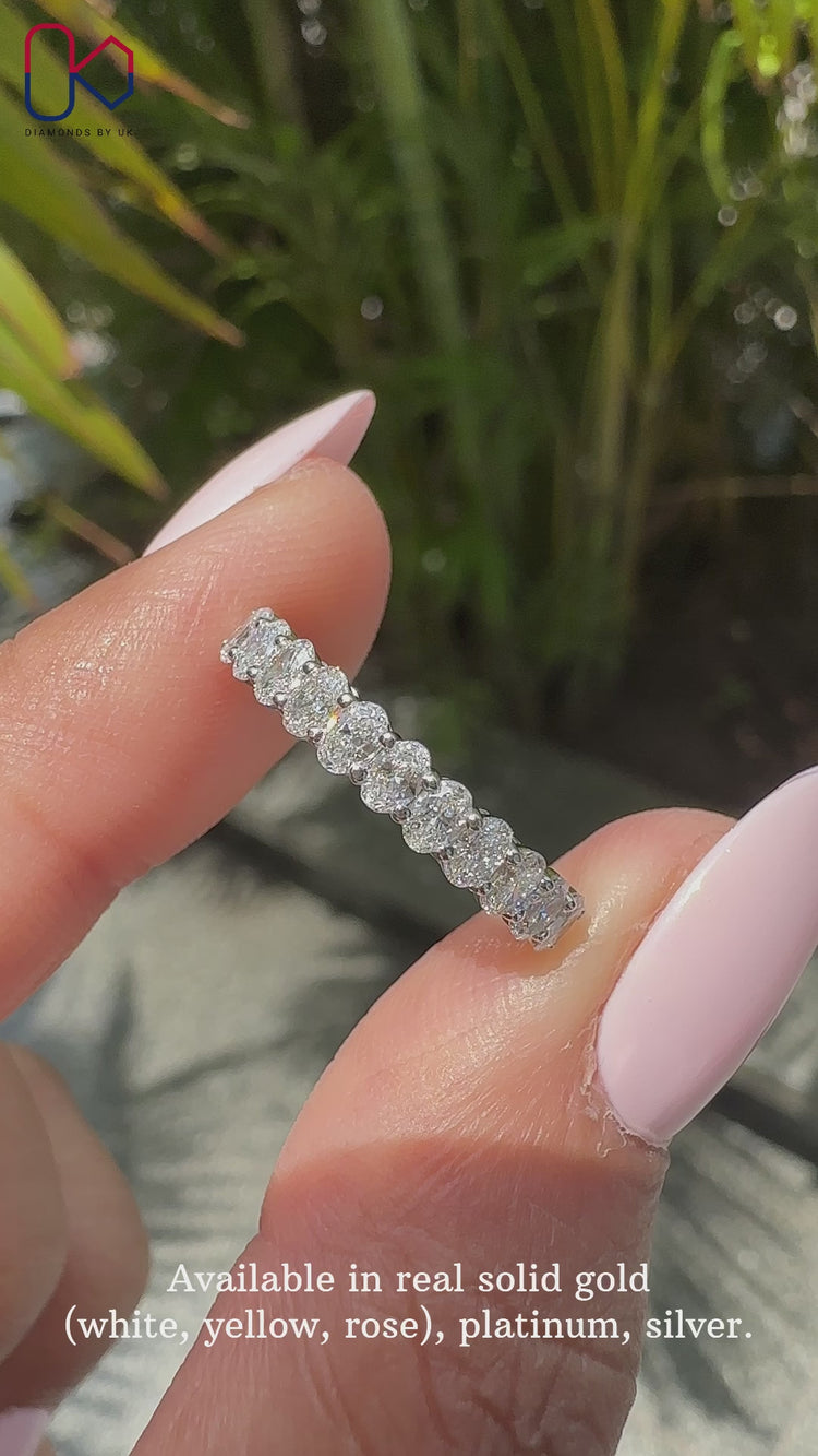 Oval diamond wedding band featuring dazzling diamonds for a timeless look.
