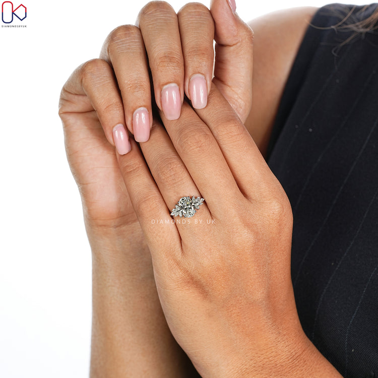 Diamondsbyuk oval diamond ring with marquise stones.
