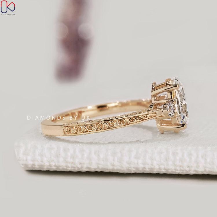 Handmade oval diamond ring with Art Deco style
