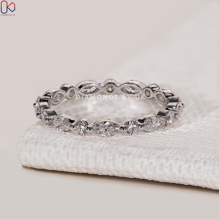 Handmade wedding band with floating bubble prongs.
