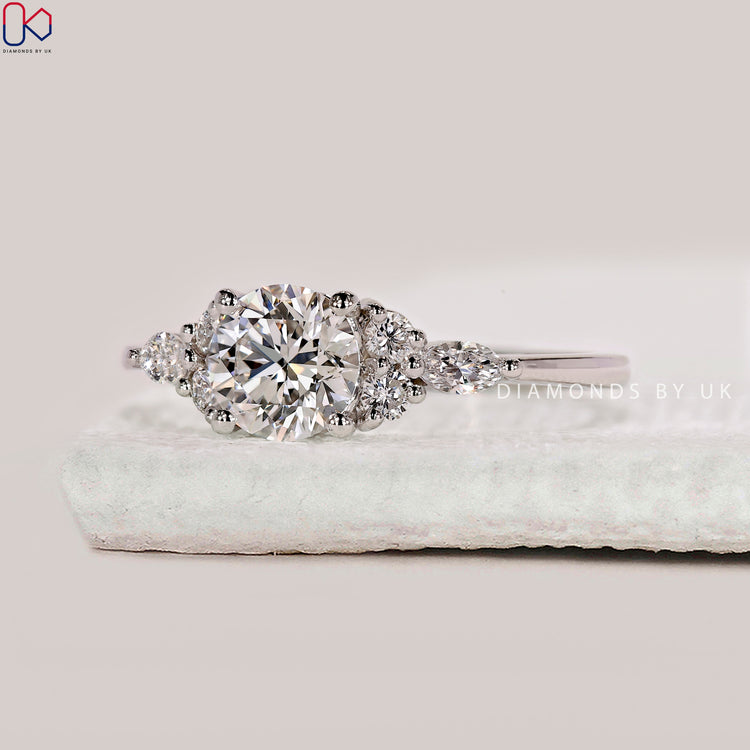 Round cut lab grown diamond ring with muse setting.