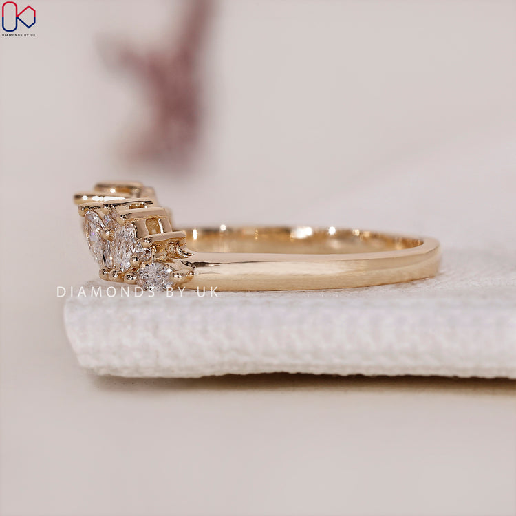 Handmade band with prong setting, crafted to highlight the brilliance of diamonds.
