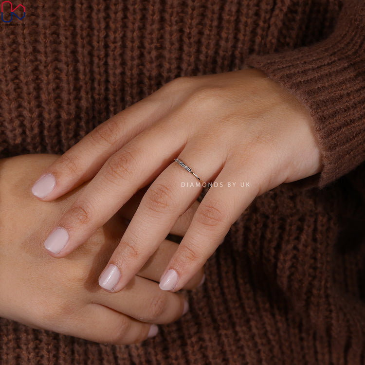 Diamondsbyuk baguette diamond band with bar setting.
