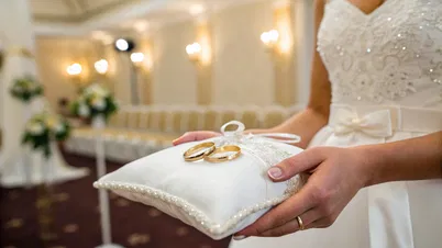 Who Holds Rings at Weddings: A Comprehensive Guide to Choosing the Right Keeper Who Holds Rings at Weddings: A Comprehensive Guide to Choosing the Right Keeper